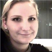 Italienisch-Tutorin, die Kinder aller Altersklassen unterrichtet